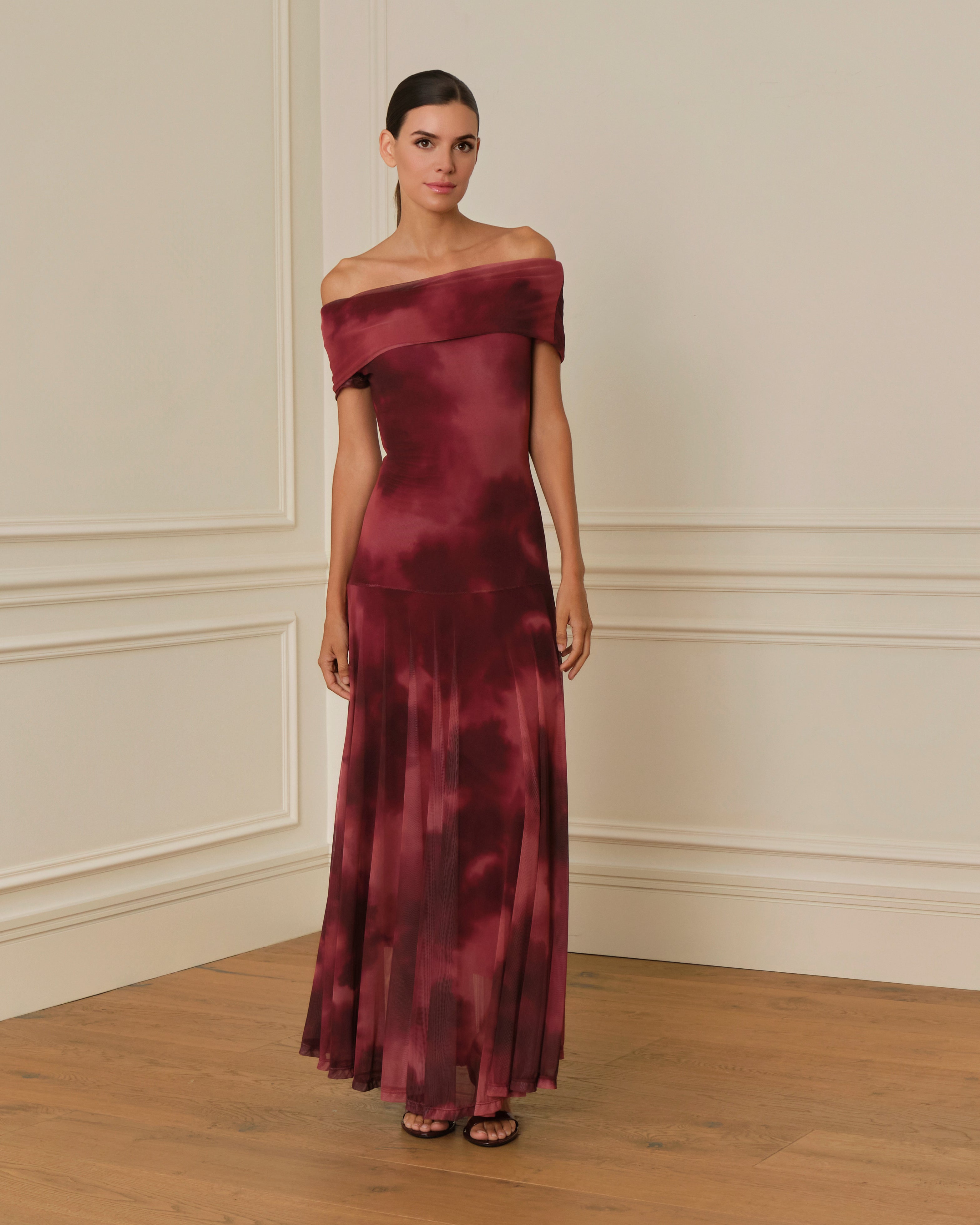 VESTIDO OFF SHOULDER DE TUL BURDEOS