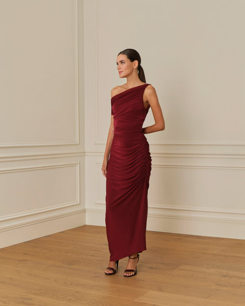 PRE-ORDER VESTIDO LARGO ASIMÉTRICO GRANATE