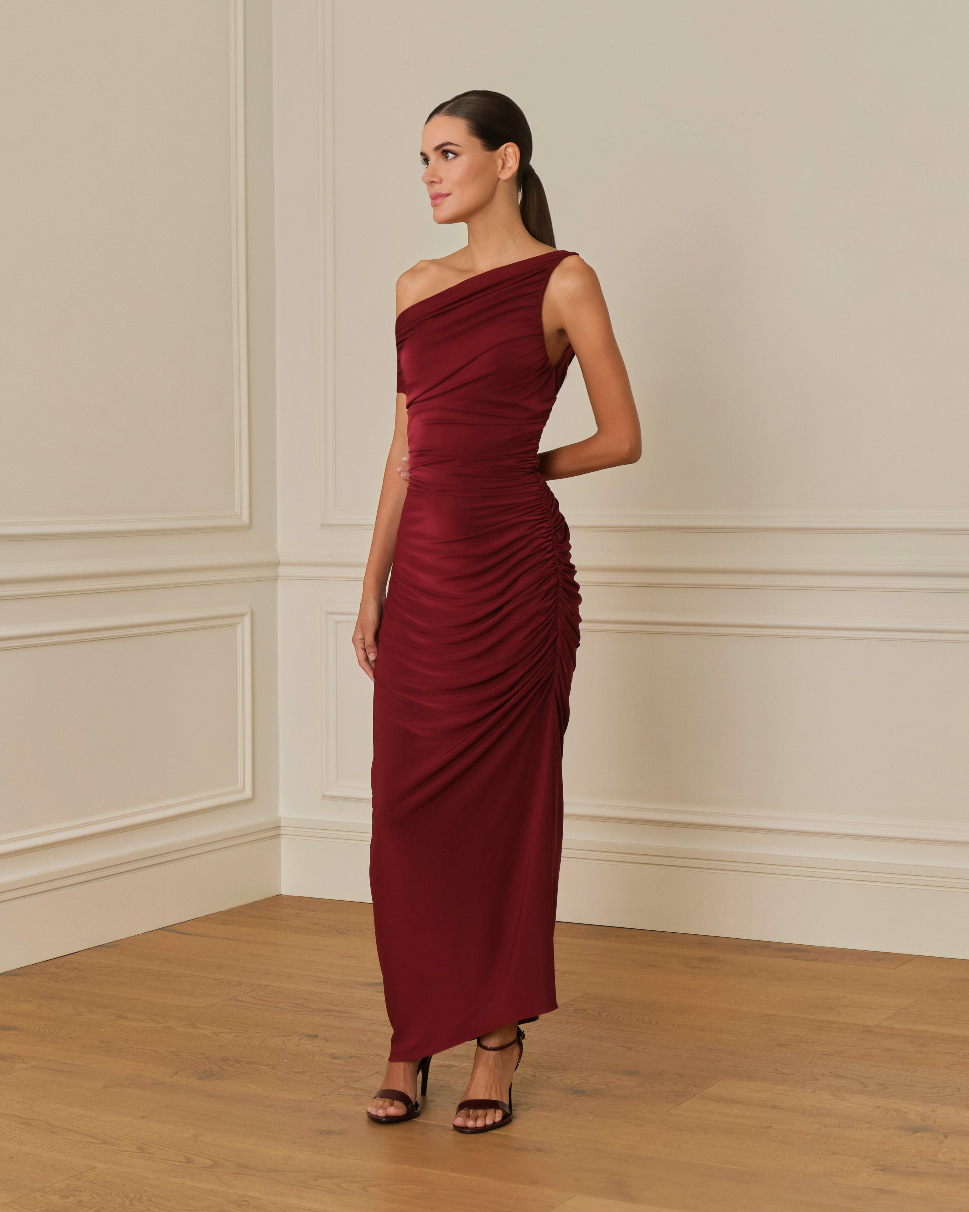 PRE-ORDER VESTIDO LARGO ASIMÉTRICO GRANATE