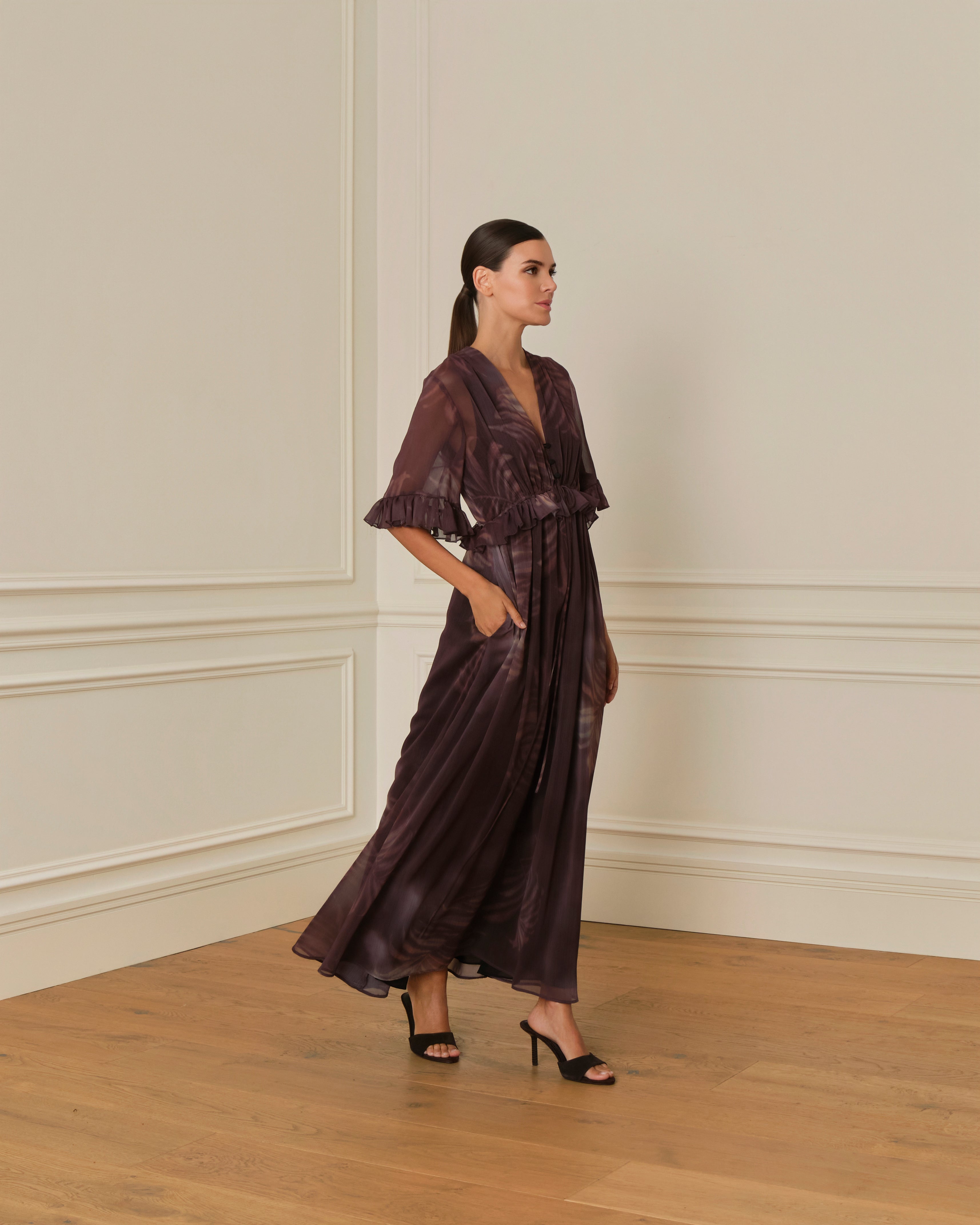 PRE-ORDER VESTIDO LARGO CON VOLANTES BERENJENA