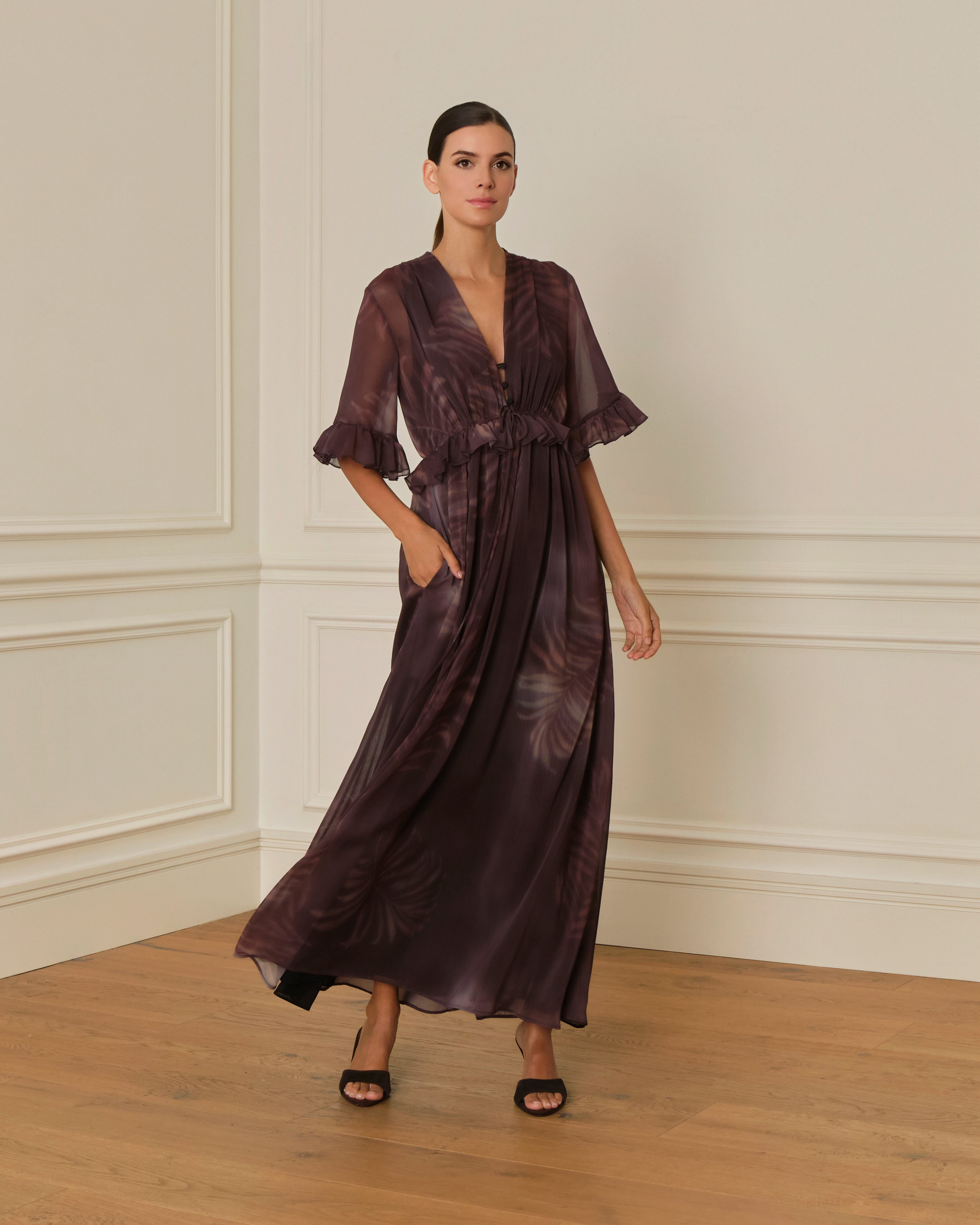PRE-ORDER VESTIDO MIDI CON VOLANTES BERENJENA