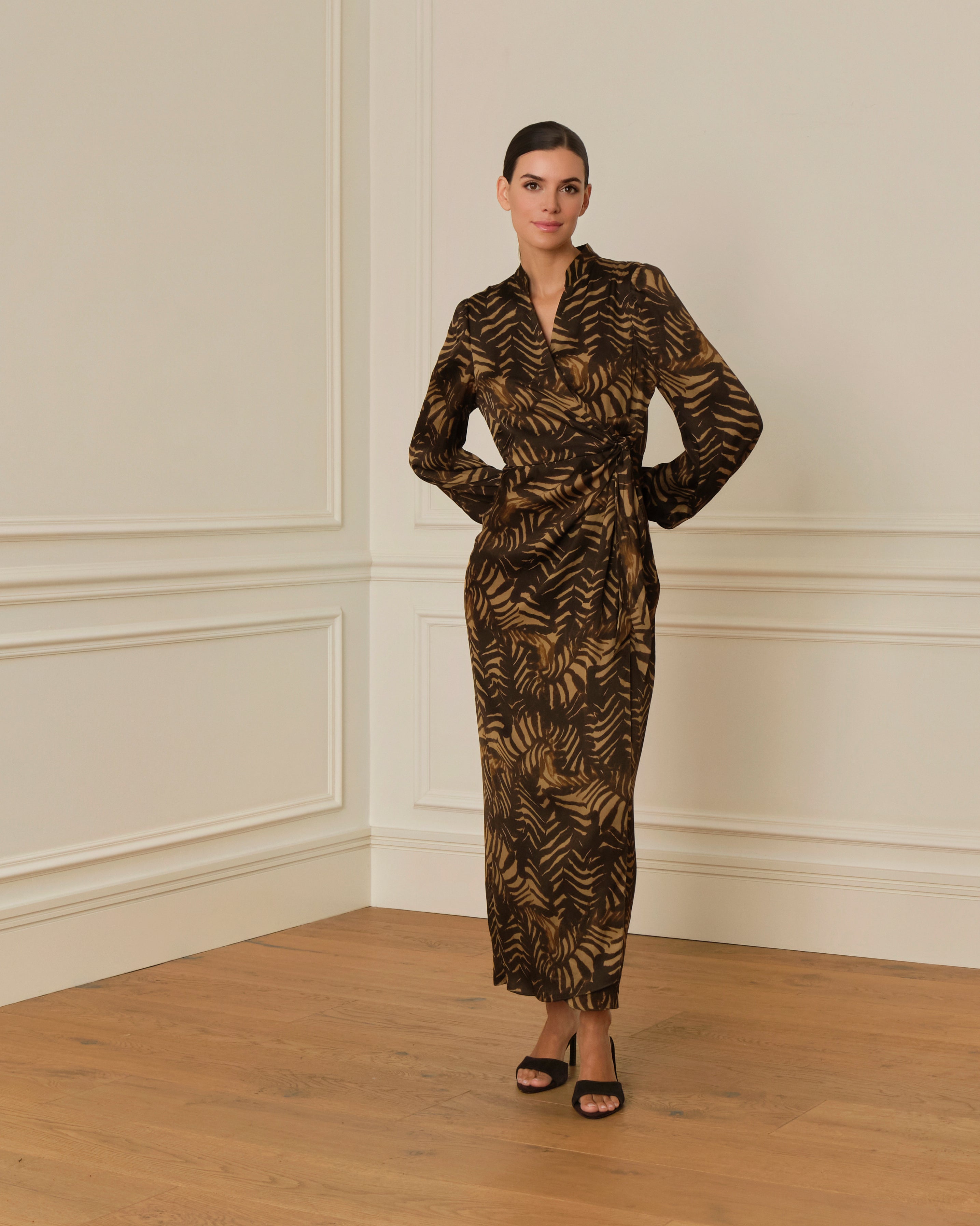 PRE-ORDER VESTIDO MIDI CRUZADO CON ESTAMPADO MARRÓN