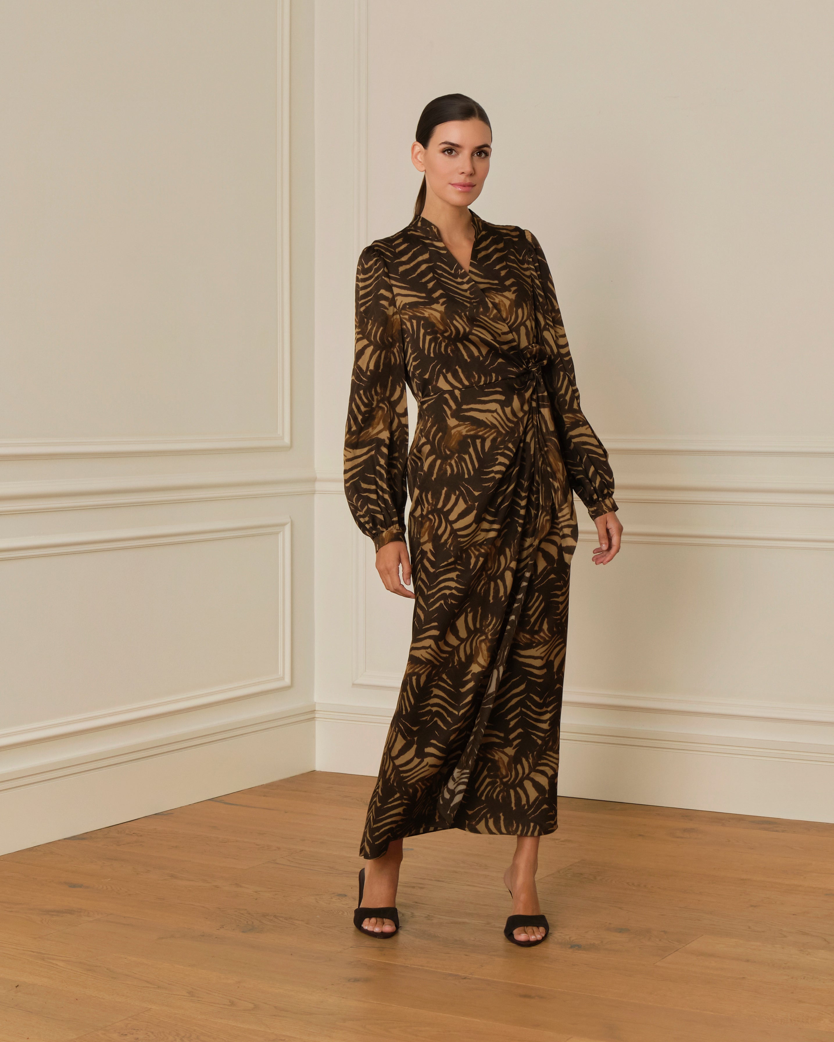 PRE-ORDER VESTIDO MIDI CRUZADO CON ESTAMPADO MARRÓN