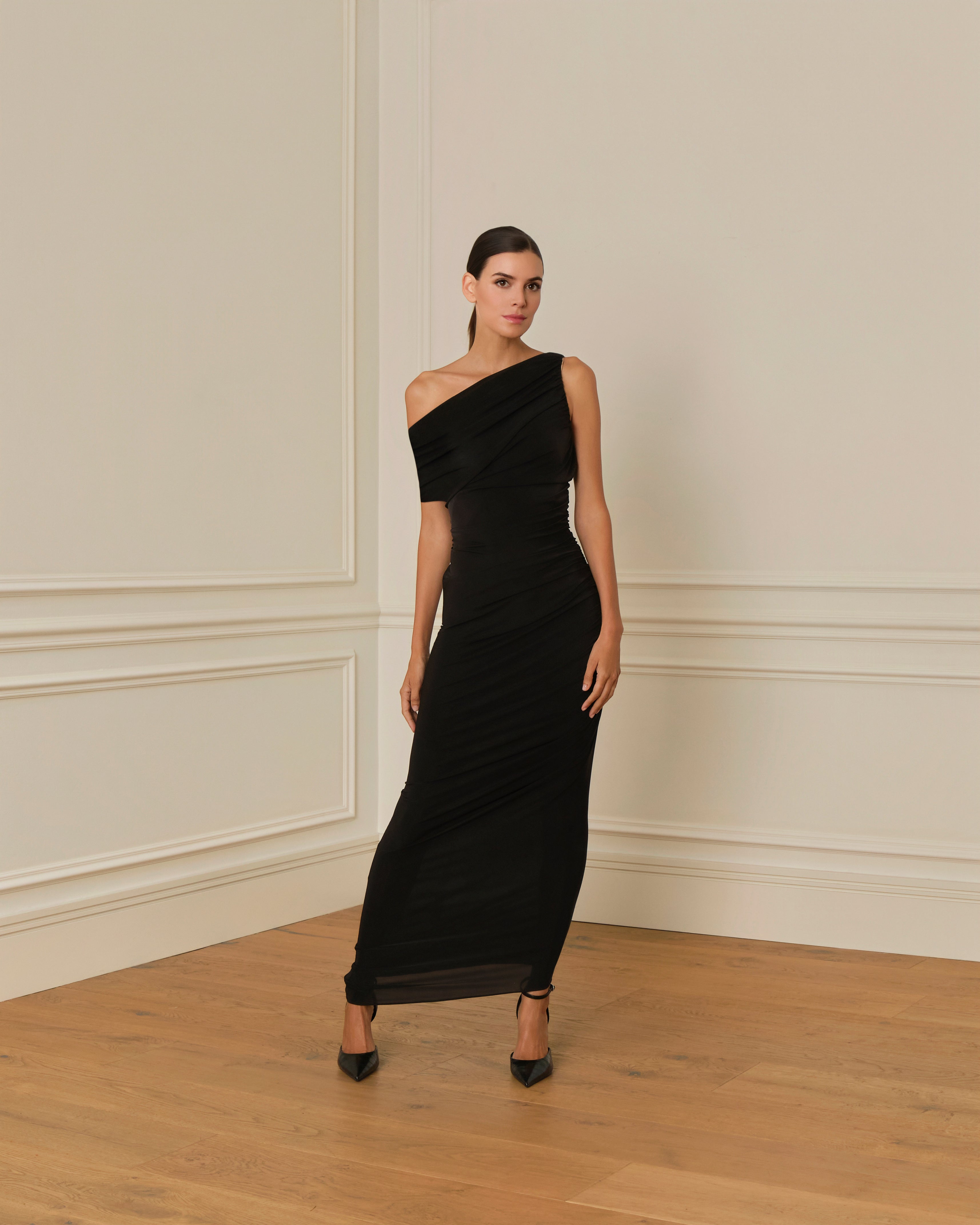PRE-ORDER VESTIDO LARGO ASIMÉTRICO NEGRO