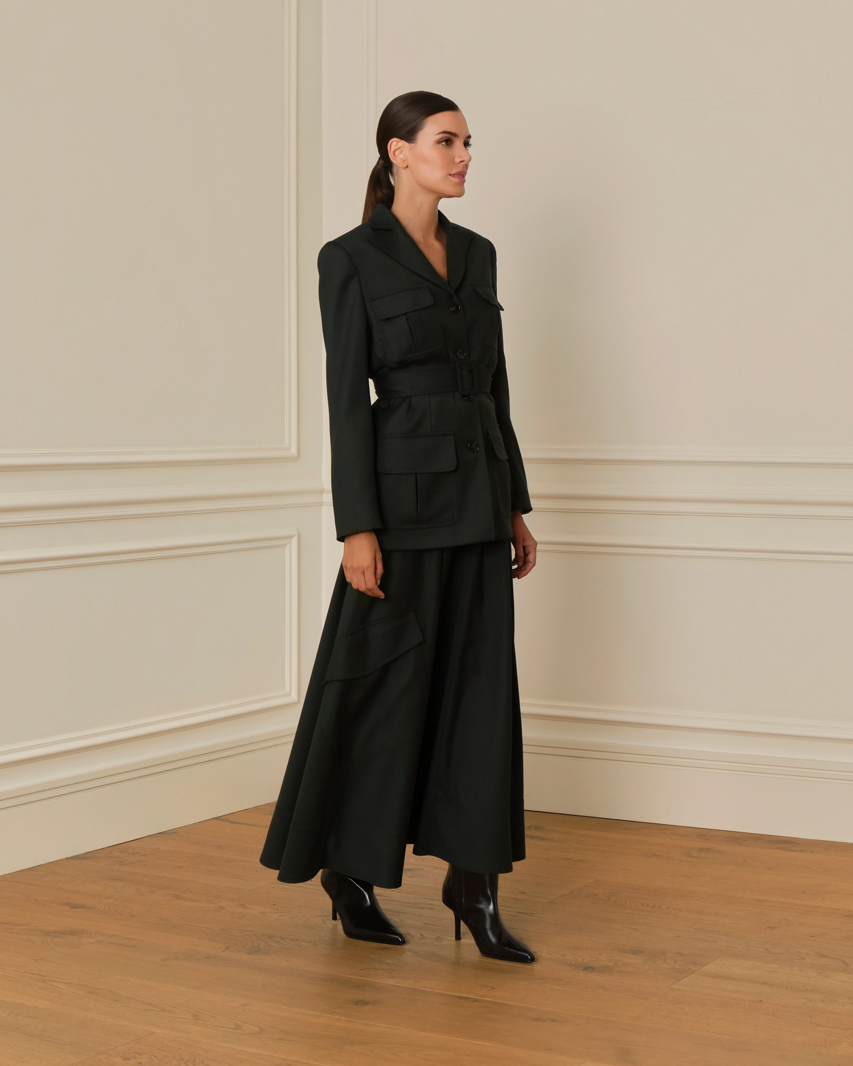 PRE-ORDER BLAZER DE LANA CON CINTURON Y BOLSILLOS CON TAPA