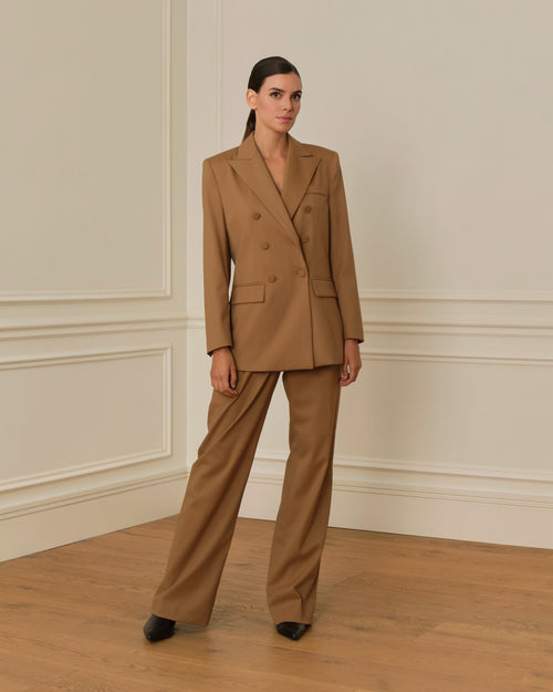 PRE-ORDER BLAZER CRUZADA CON BOLSILLOS DE TAPA CAMEL