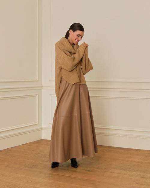 PRE-ORDER SUÉTER DE PUNTO CON CUELLO VUELTO CAMEL