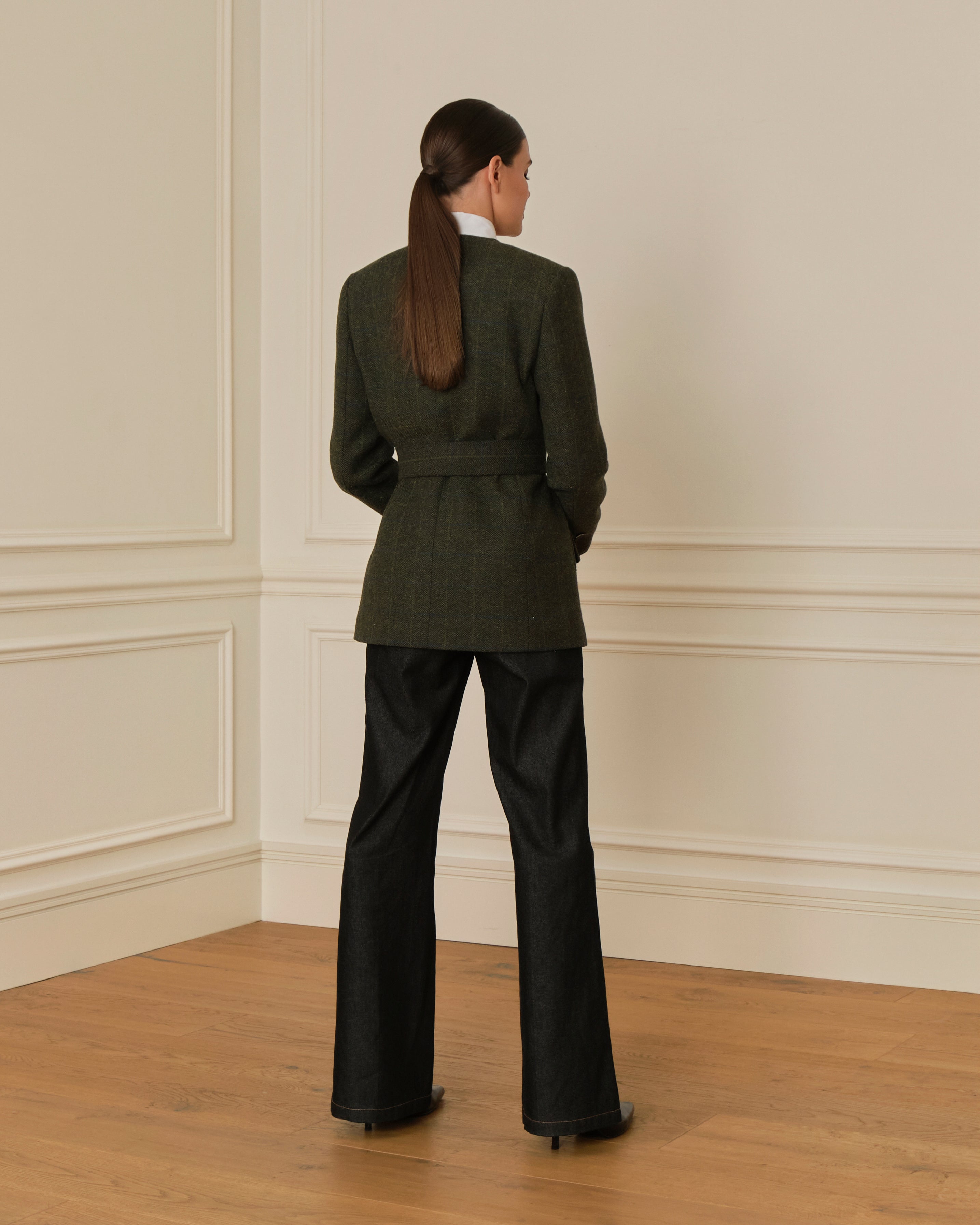 PRE-ORDER BLAZER DE LANA CON CINTURON Y BOLSILLOS CON TAPA