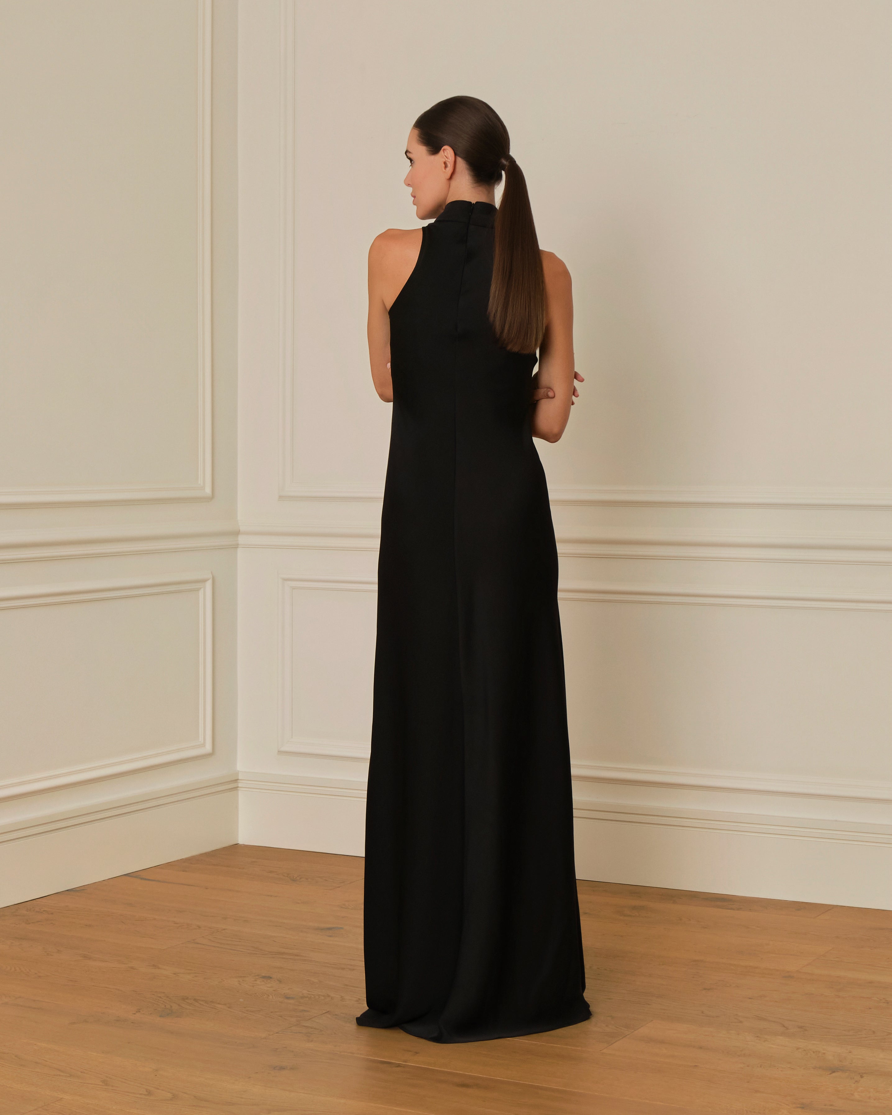 VESTIDO LARGO DE CUELLO HALTER NEGRO