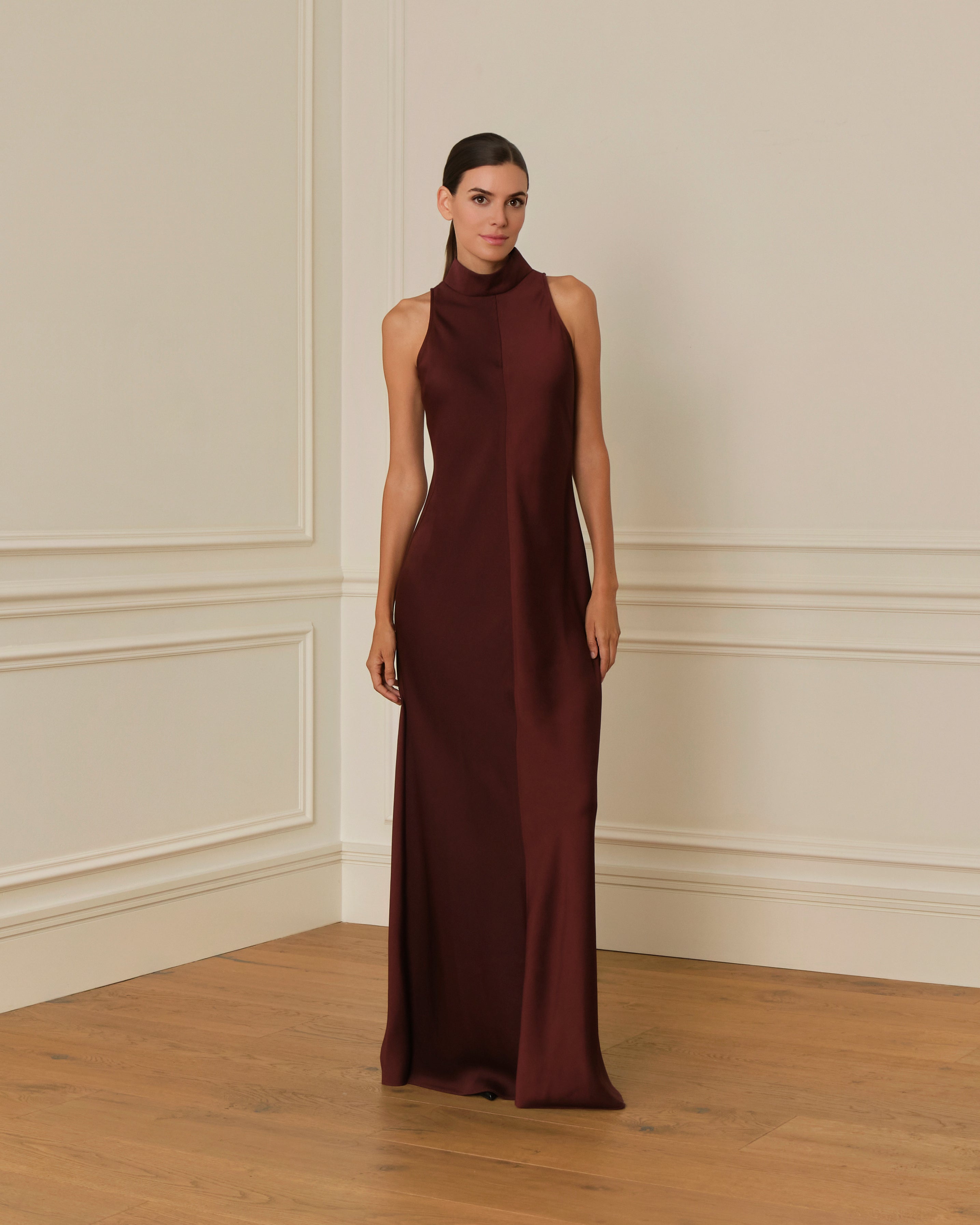 VESTIDO LARGO DE CUELLO HALTER GRANATE