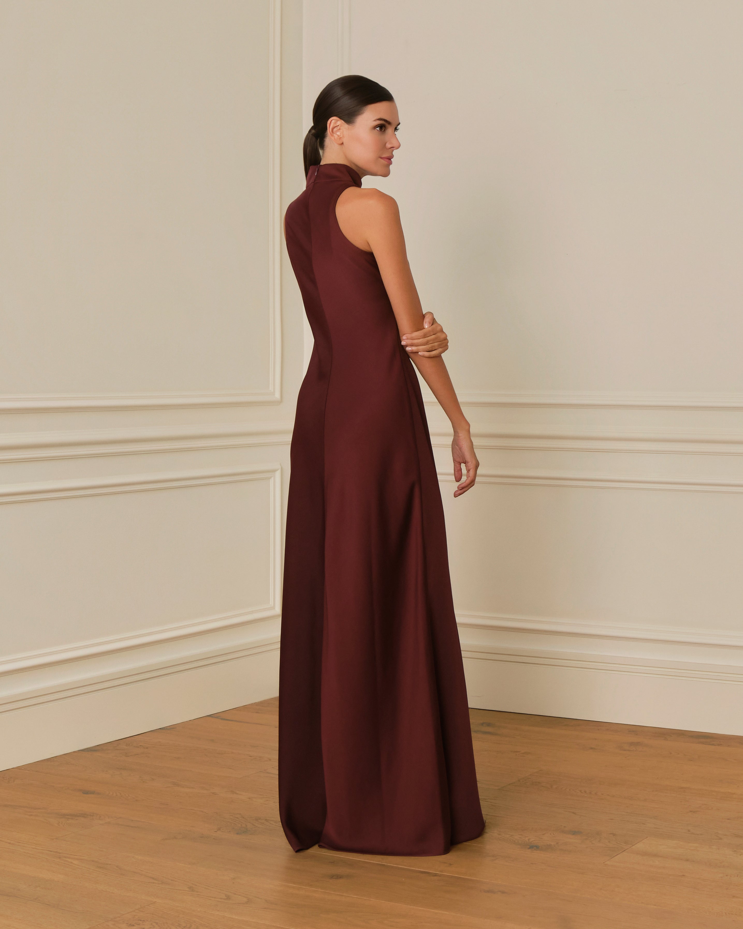 VESTIDO LARGO DE CUELLO HALTER GRANATE