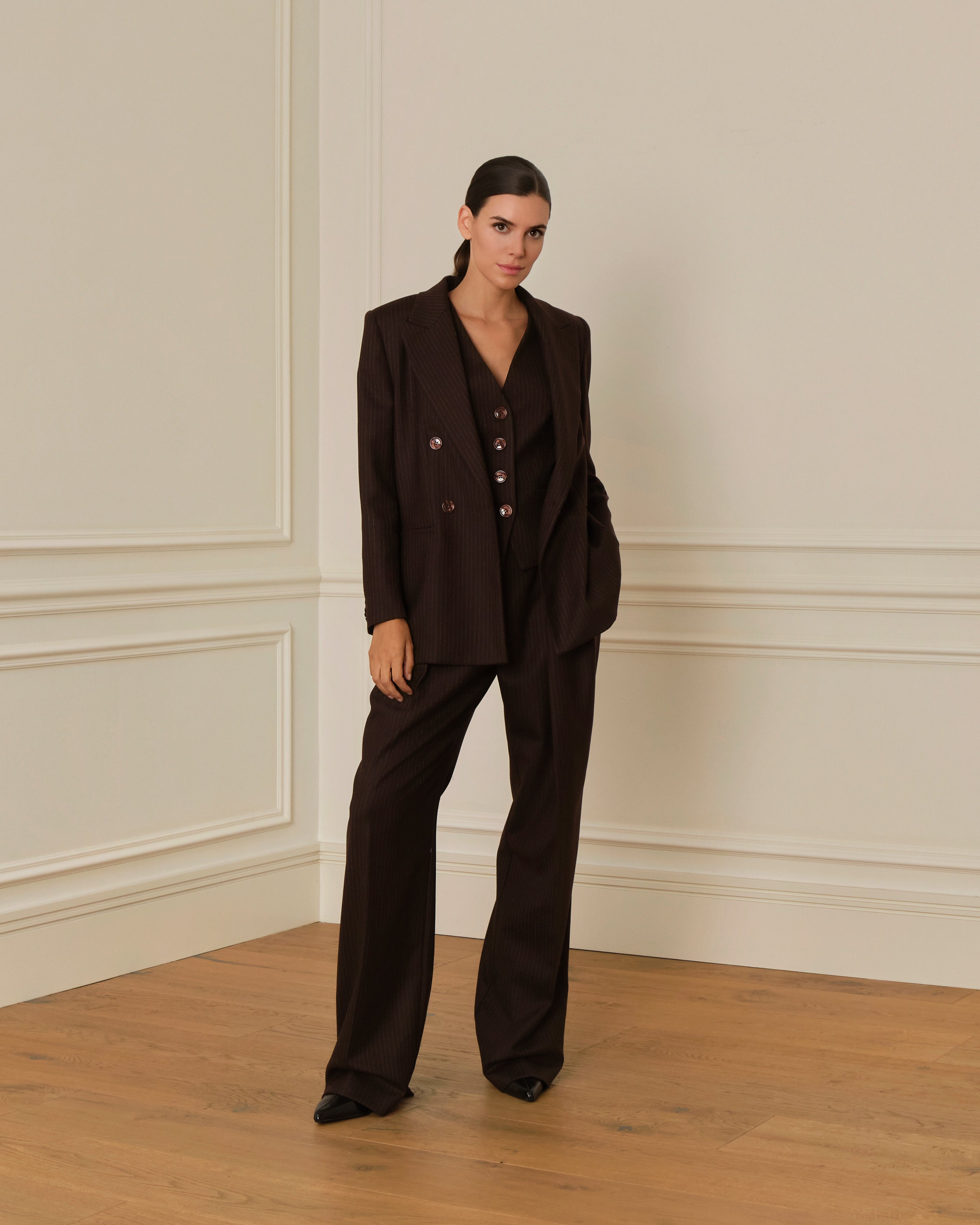 PRE-ORDER PANTALÓN RAYA DIPLOMÁTICA MARRÓN