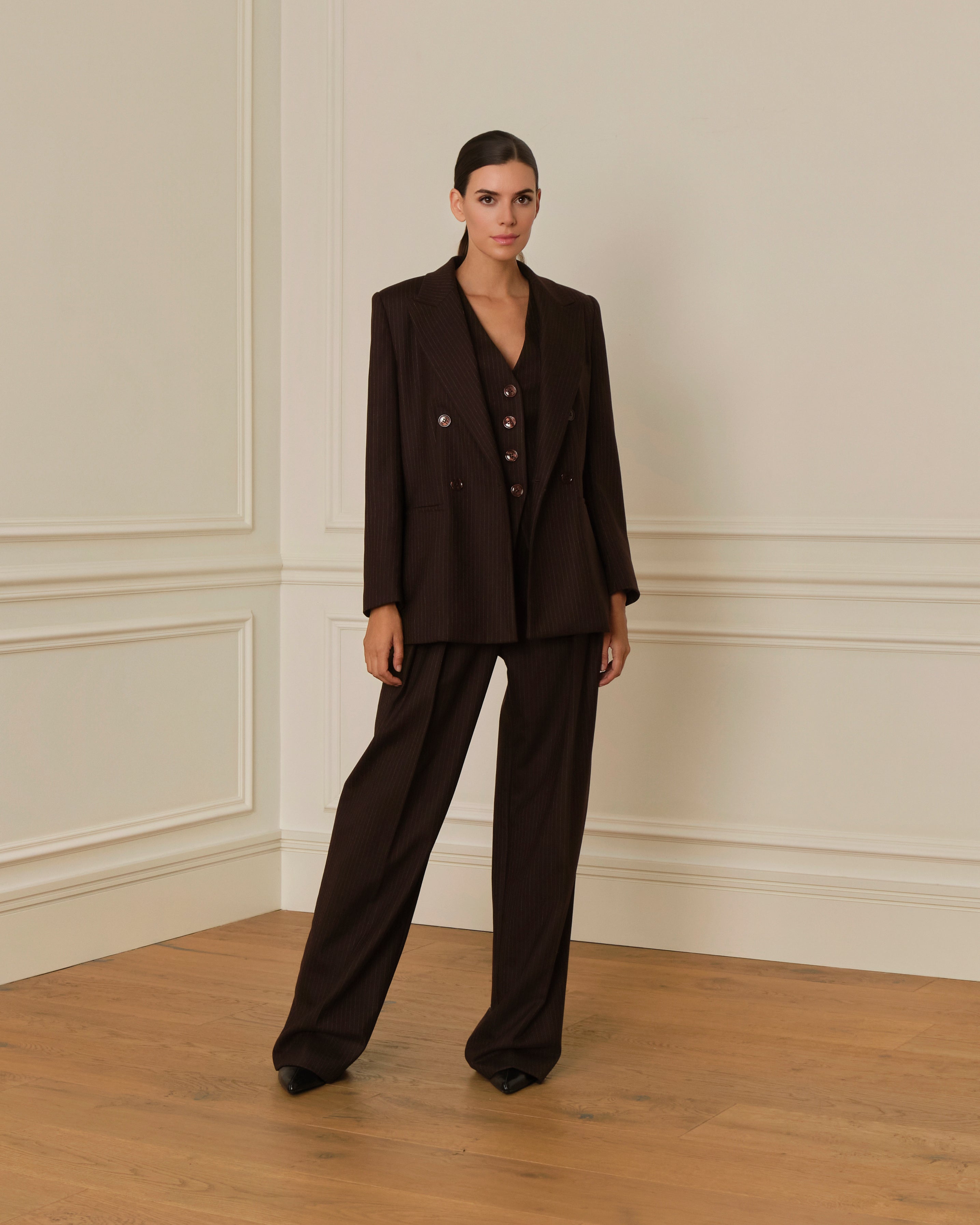 PRE-ORDER PANTALÓN RAYA DIPLOMÁTICA MARRÓN